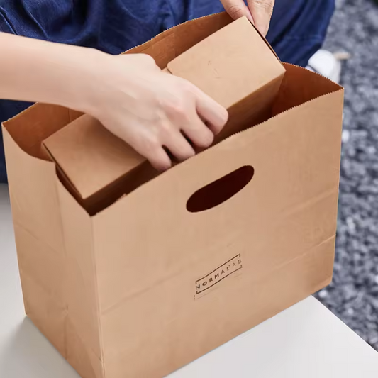 Venta al por mayor Kraft de grado alimenticio para llevar comida troquelada bolsa de papel empaquetado con logotipo